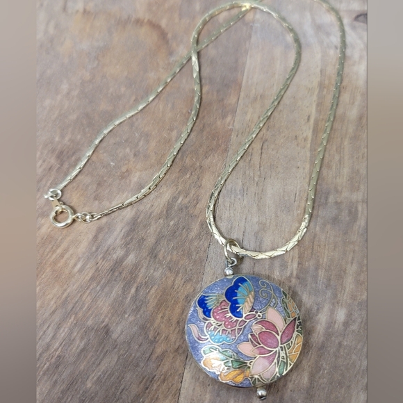 Vintage Cloisanne Butterfly And Lotus Pendant On Goldtone Serpentine Chain - Picture 5 of 7
